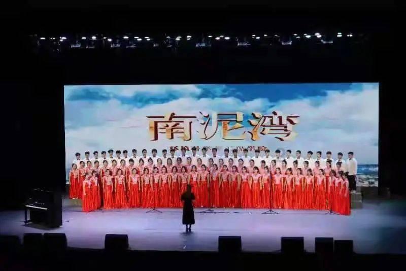 救援聪明的女子